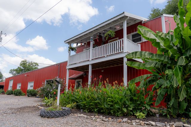 27 Bishop Hollow Ln, Pleasant Shade, TN 37145