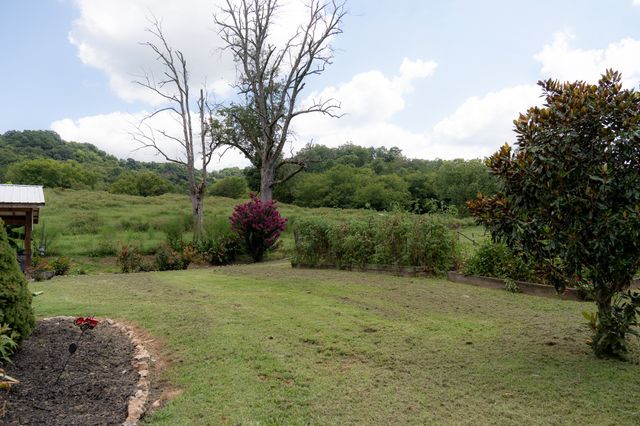27 Bishop Hollow Ln, Pleasant Shade, TN 37145