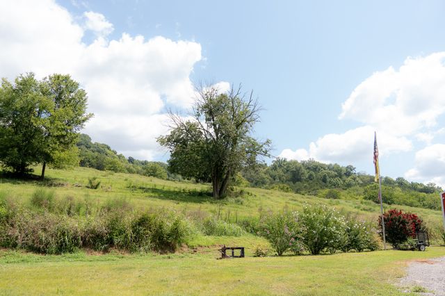 27 Bishop Hollow Ln, Pleasant Shade, TN 37145