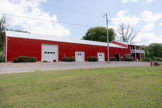 27 Bishop Hollow Ln, Pleasant Shade, TN 37145