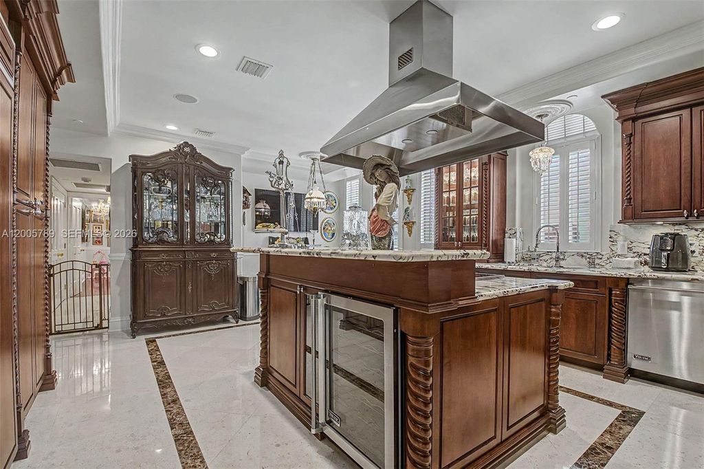 600 Coral Way 5, Coral Gables, FL 33134