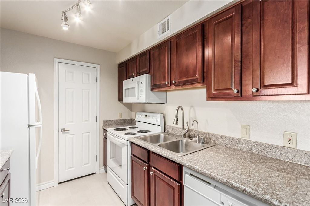 Image 5 of property listing at 2606 South Durango Drive 232, Las Vegas, NV 89117