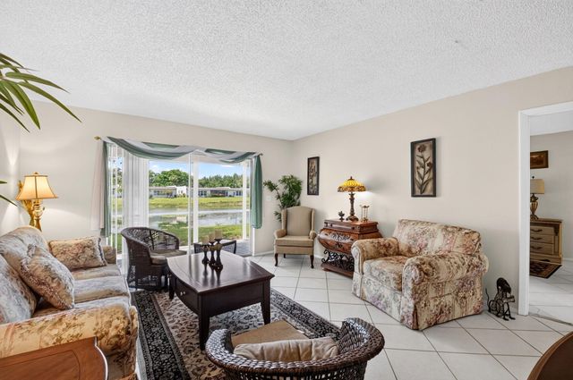 226 LAKE CONSTANCE Drive 226, West Palm Beach, FL 33411