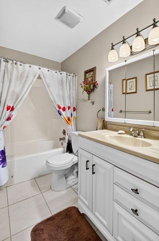 226 LAKE CONSTANCE Drive 226, West Palm Beach, FL 33411