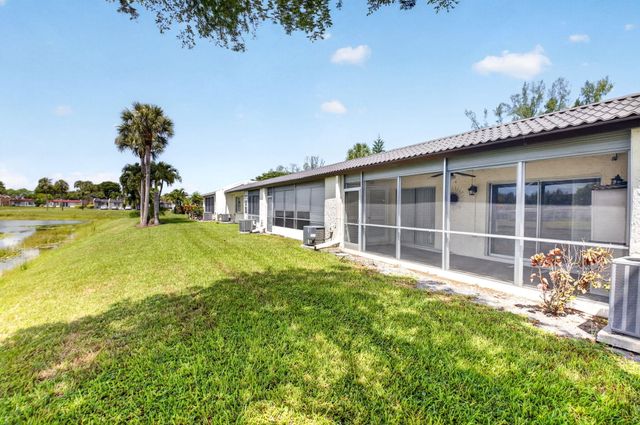 226 LAKE CONSTANCE Drive 226, West Palm Beach, FL 33411