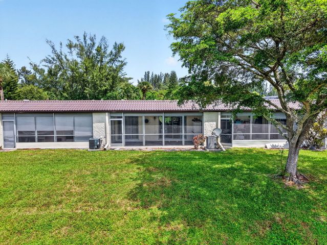 226 LAKE CONSTANCE Drive 226, West Palm Beach, FL 33411