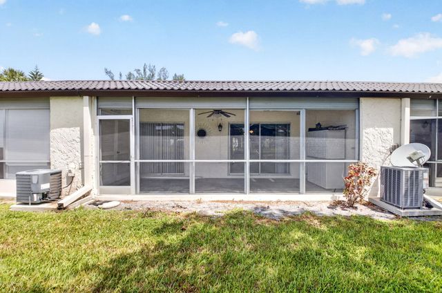 226 LAKE CONSTANCE Drive 226, West Palm Beach, FL 33411