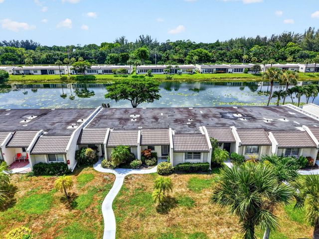226 LAKE CONSTANCE Drive 226, West Palm Beach, FL 33411