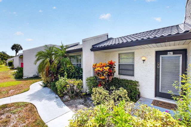 226 LAKE CONSTANCE Drive 226, West Palm Beach, FL 33411