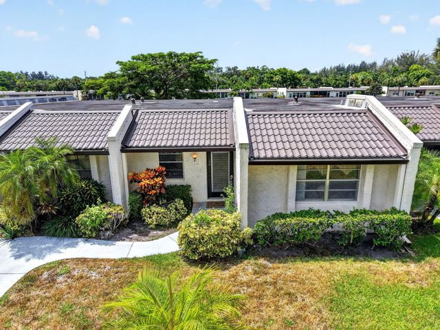 226 LAKE CONSTANCE Drive 226, West Palm Beach, FL 33411