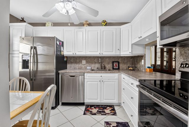 226 LAKE CONSTANCE Drive 226, West Palm Beach, FL 33411