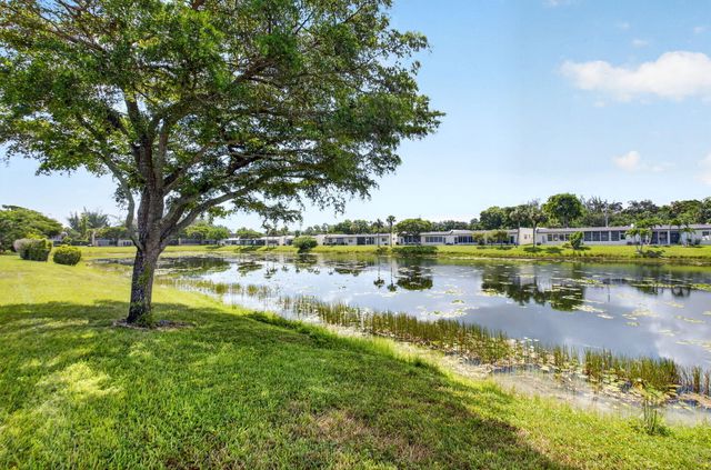 226 LAKE CONSTANCE Drive 226, West Palm Beach, FL 33411