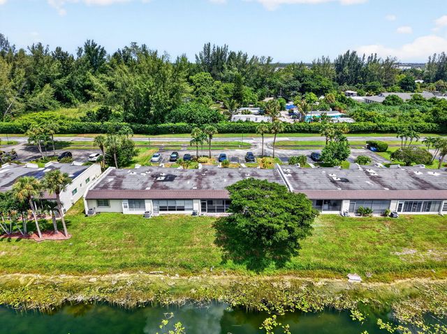 226 LAKE CONSTANCE Drive 226, West Palm Beach, FL 33411
