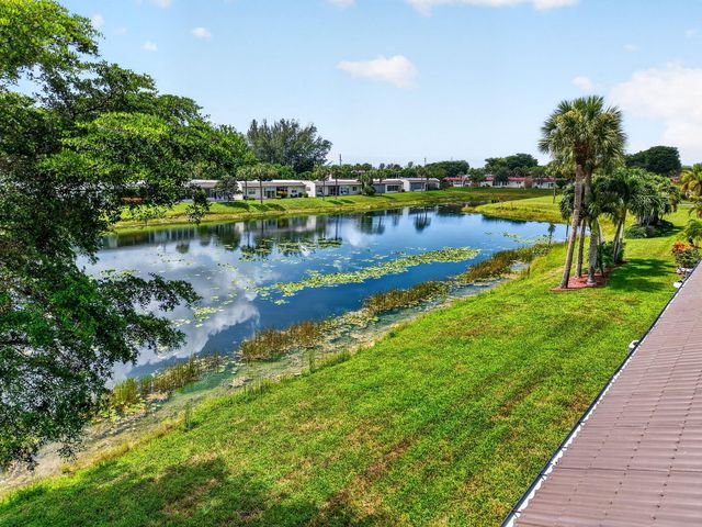 226 LAKE CONSTANCE Drive 226, West Palm Beach, FL 33411