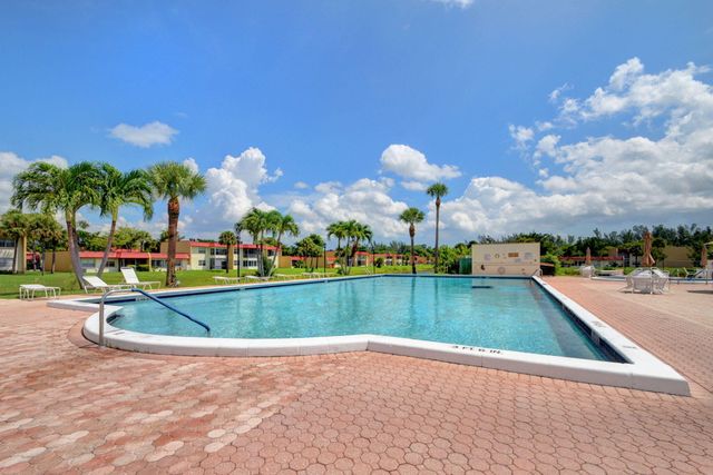 226 LAKE CONSTANCE Drive 226, West Palm Beach, FL 33411