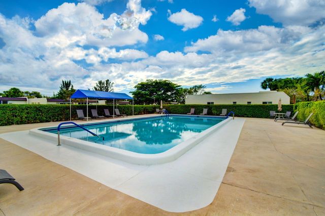 226 LAKE CONSTANCE Drive 226, West Palm Beach, FL 33411
