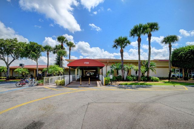 226 LAKE CONSTANCE Drive 226, West Palm Beach, FL 33411