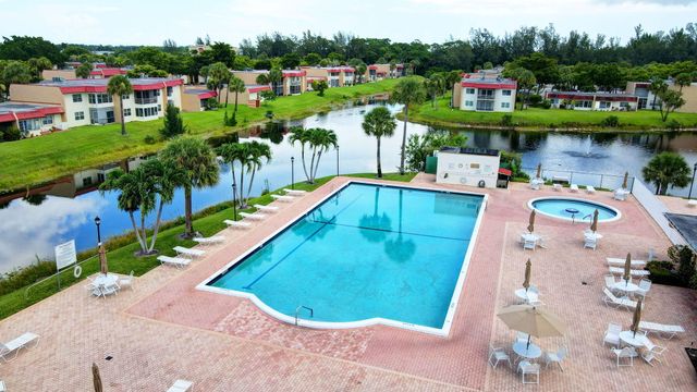 226 LAKE CONSTANCE Drive 226, West Palm Beach, FL 33411