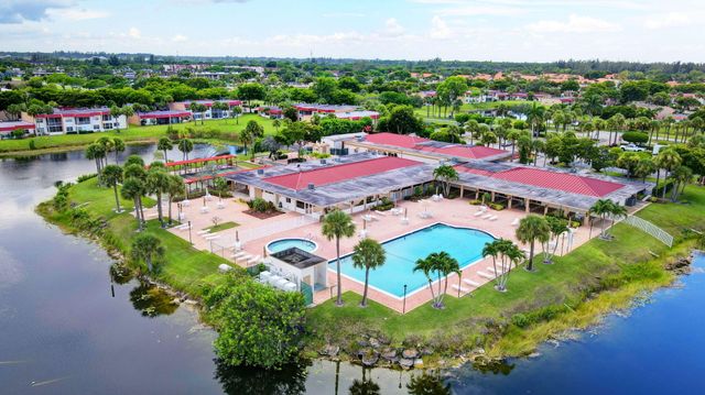226 LAKE CONSTANCE Drive 226, West Palm Beach, FL 33411
