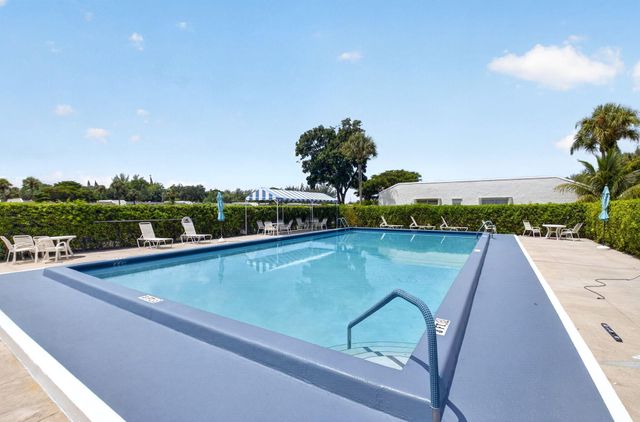 226 LAKE CONSTANCE Drive 226, West Palm Beach, FL 33411