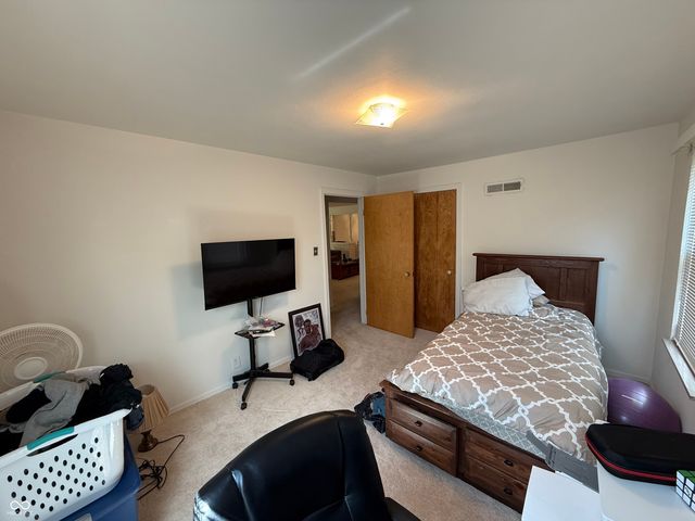 1921 E 10th Street, Anderson, IN 46012