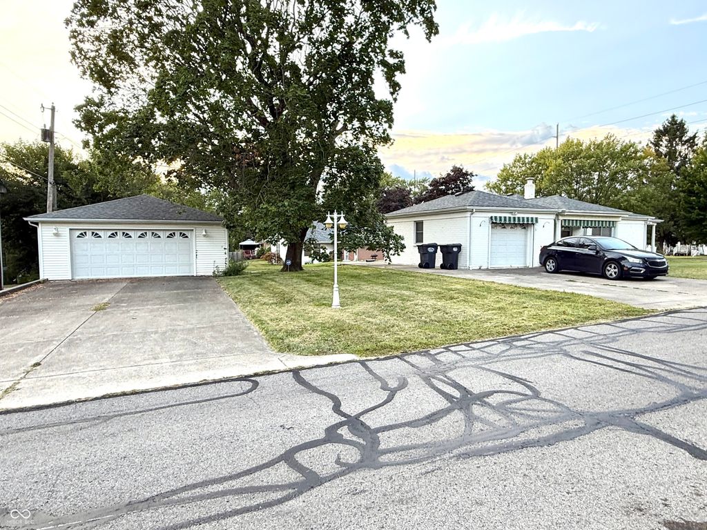 1921 E 10th Street, Anderson, IN 46012