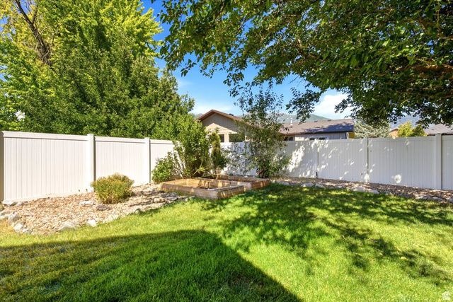 66 E MONTICELLO DR, Kaysville, UT 84037