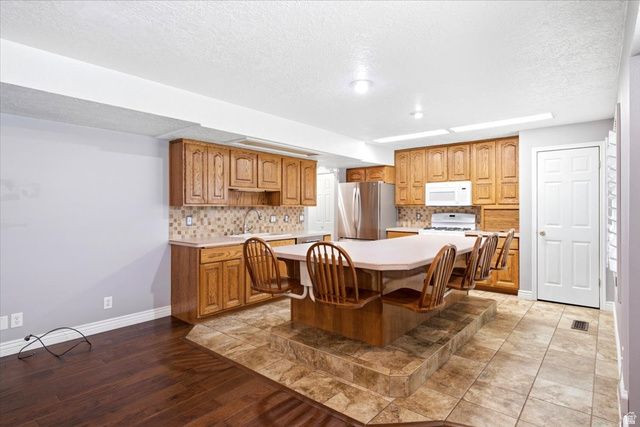 66 E MONTICELLO DR, Kaysville, UT 84037