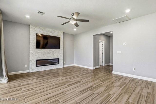 13082 OAKHAMPTON Avenue, El Paso, TX 79928