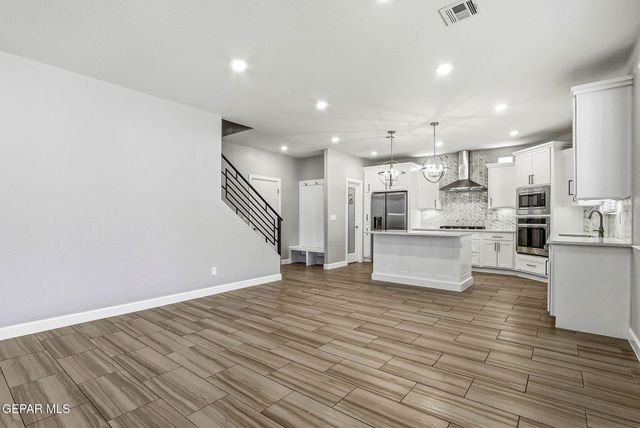 13082 OAKHAMPTON Avenue, El Paso, TX 79928