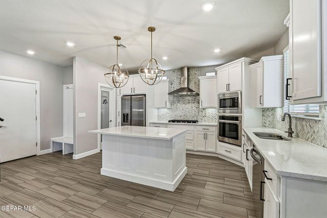 13082 OAKHAMPTON Avenue, El Paso, TX 79928