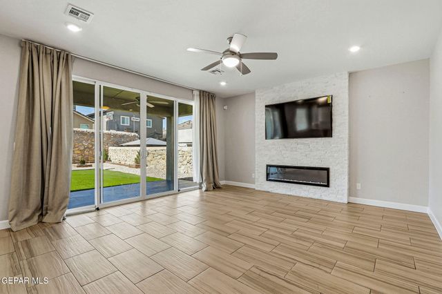 13082 OAKHAMPTON Avenue, El Paso, TX 79928
