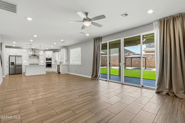 13082 OAKHAMPTON Avenue, El Paso, TX 79928