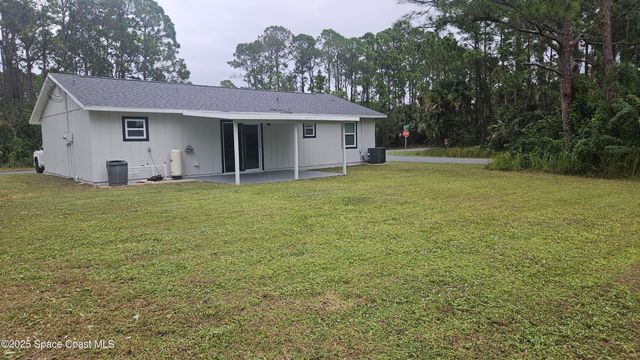 1520 Lucky Street NW, Palm Bay, FL 32907