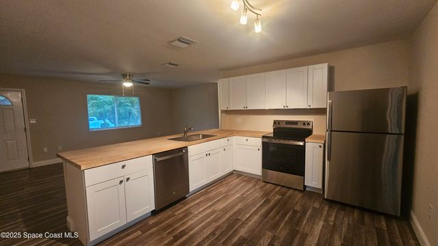 1520 Lucky Street NW, Palm Bay, FL 32907