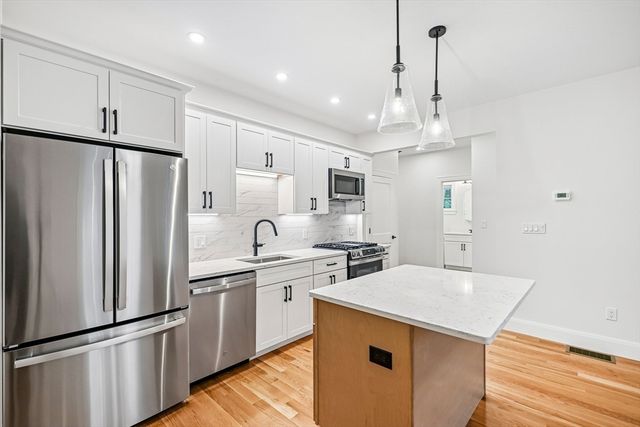 13 Parker Rd, Wakefield, MA 01880