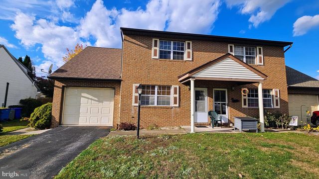 1708 CONDOR LN, Dover, PA 17315