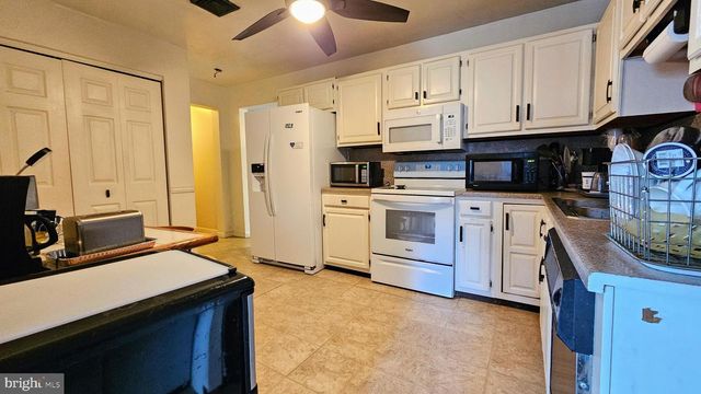 1708 CONDOR LN, Dover, PA 17315