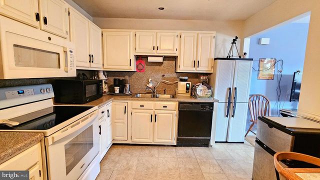1708 CONDOR LN, Dover, PA 17315