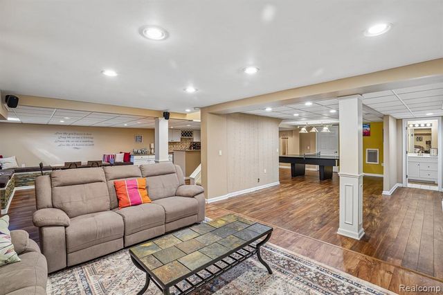 4500 Boxwood Court, Rochester, MI 48306