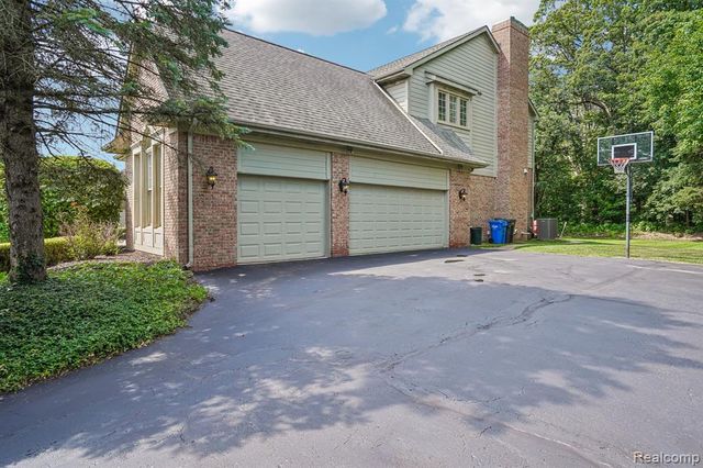 4500 Boxwood Court, Rochester, MI 48306