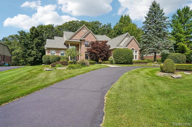 4500 Boxwood Court, Rochester, MI 48306