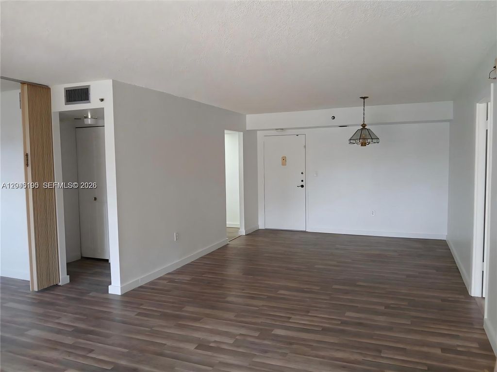 1300 Saint Charles Pl 222, Pembroke Pines, FL 33026