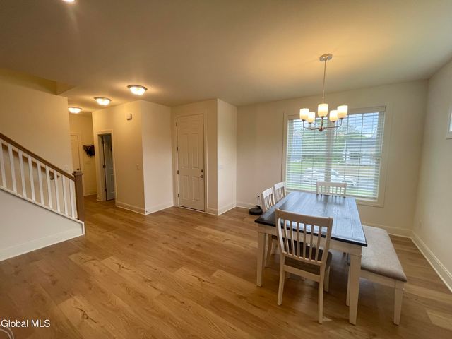 46 Wheatfield Way, Halfmoon, NY 12118