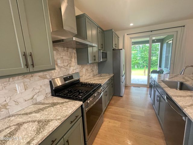 46 Wheatfield Way, Halfmoon, NY 12118