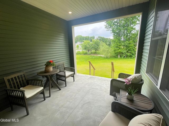 46 Wheatfield Way, Halfmoon, NY 12118