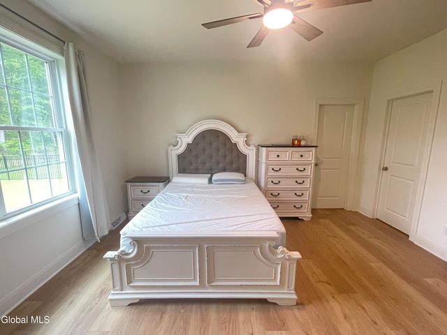 46 Wheatfield Way, Halfmoon, NY 12118