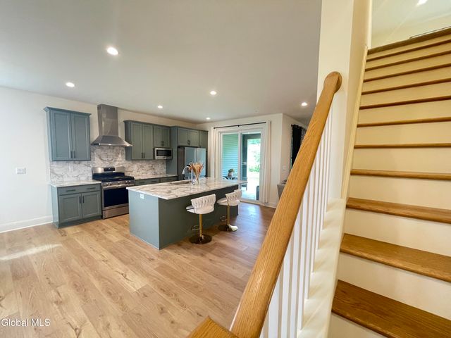 46 Wheatfield Way, Halfmoon, NY 12118
