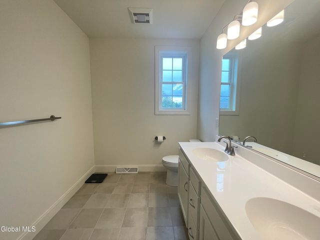 46 Wheatfield Way, Halfmoon, NY 12118