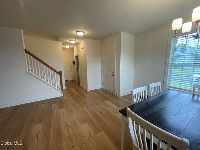 46 Wheatfield Way, Halfmoon, NY 12118